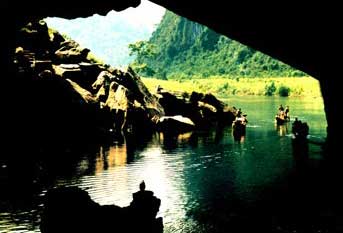 Cửa động Phong Nha